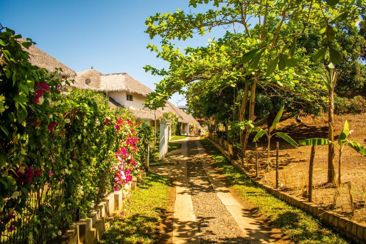 Tiako Villas Ambondrona  Exteriör bild